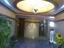 Golden Bee Motel