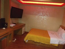 Golden Bee Motel