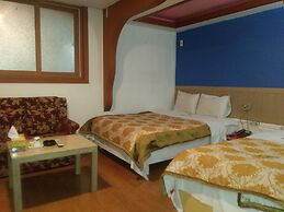 Golden Bee Motel