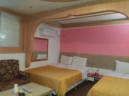 Golden Bee Motel