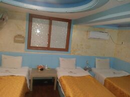 Golden Bee Motel