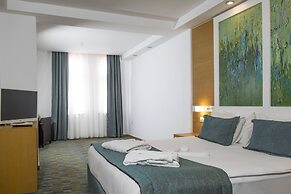 Ladonia Hotels Adakule