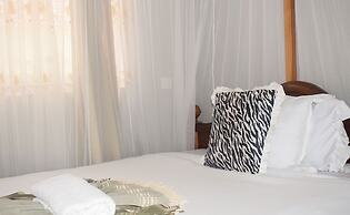 Mzunguu Safari Lodge