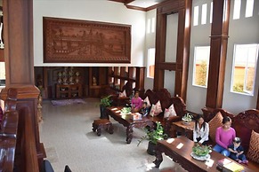 Vanne Hotel