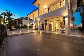 Modern 4 Bedrooms Pool Villa - VY