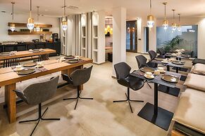 Uma Ray Suites