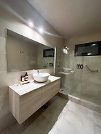 Tres Cruces Lodge