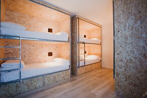 SubUp Hostel