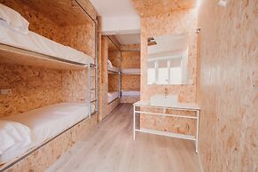 SubUp Hostel