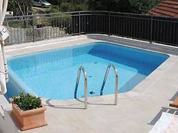 Villa Mons
