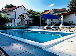 Holiday House Iva