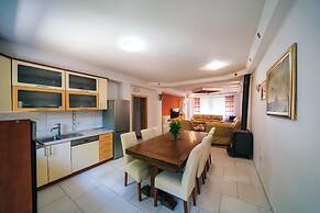 Holiday House Iva