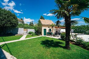 Holiday House Iva