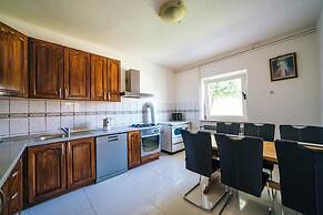 Holiday House Iva