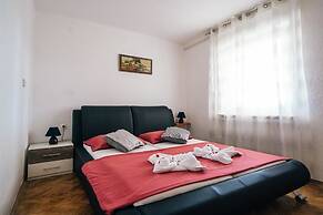 Holiday House Iva