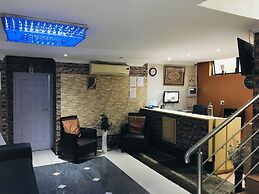 Al Hamra Hotel