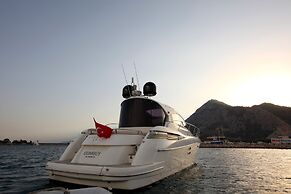 Ekimbey Yatch