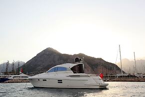 Ekimbey Yatch