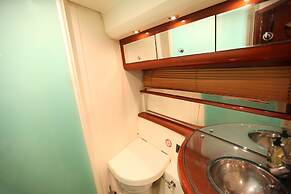 Ekimbey Yatch