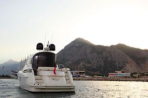 Ekimbey Yatch