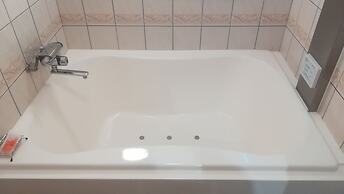 Hotel Linden Oji
