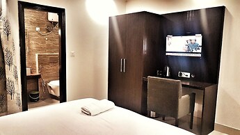 Hotel Aerocity Purple Orchid