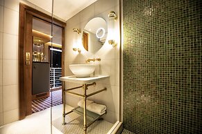 Fingal - A Luxury Floating Hotel