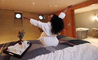 Fingal - A Luxury Floating Hotel