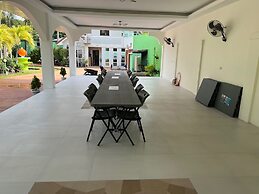 Sir Nico Guesthouse and Resort
