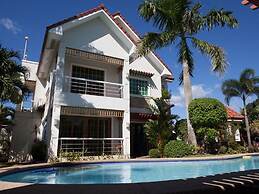 Sir Nico Guesthouse and Resort