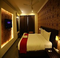 DFRONT Golden Palace