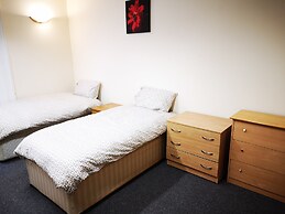 Exchequer Grange - Hostel
