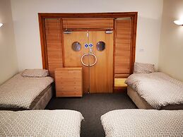 Exchequer Grange - Hostel