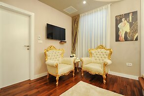 Silver & Gold Luxury Rooms