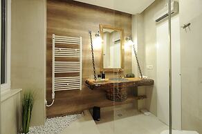 Silver & Gold Luxury Rooms