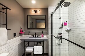 Moxy Boston Downtown
