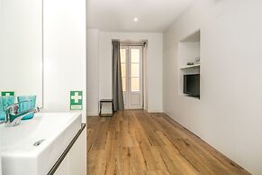 Alcantara 65 Riverside