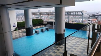 Comfy 1BR Apartment at Cosmo Terrace