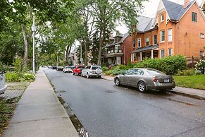 Stunning Victorian House in the Annex