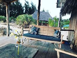 Kizingo Beach Eco Lodge