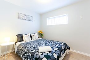 Family Home-Metrotown by Elevate Rooms