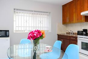 Family Home-Metrotown by Elevate Rooms
