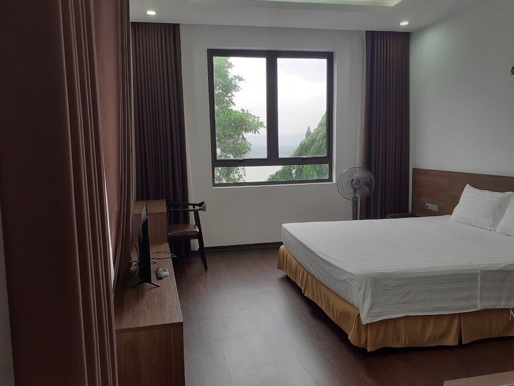 Lakeside Dailai Hotel