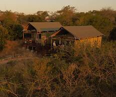 Ndhula Luxury Tented Lodge