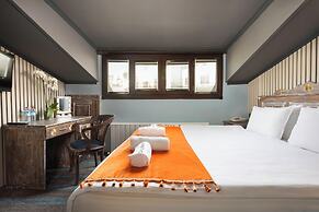 Wonder Wood Hotel
