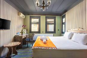 Wonder Wood Hotel