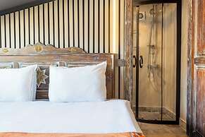 Wonder Wood Hotel