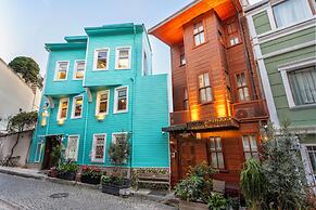 Wonder Wood Hotel