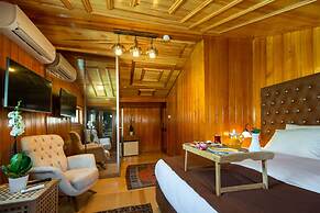 Wonder Wood Hotel