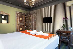 Wonder Wood Hotel